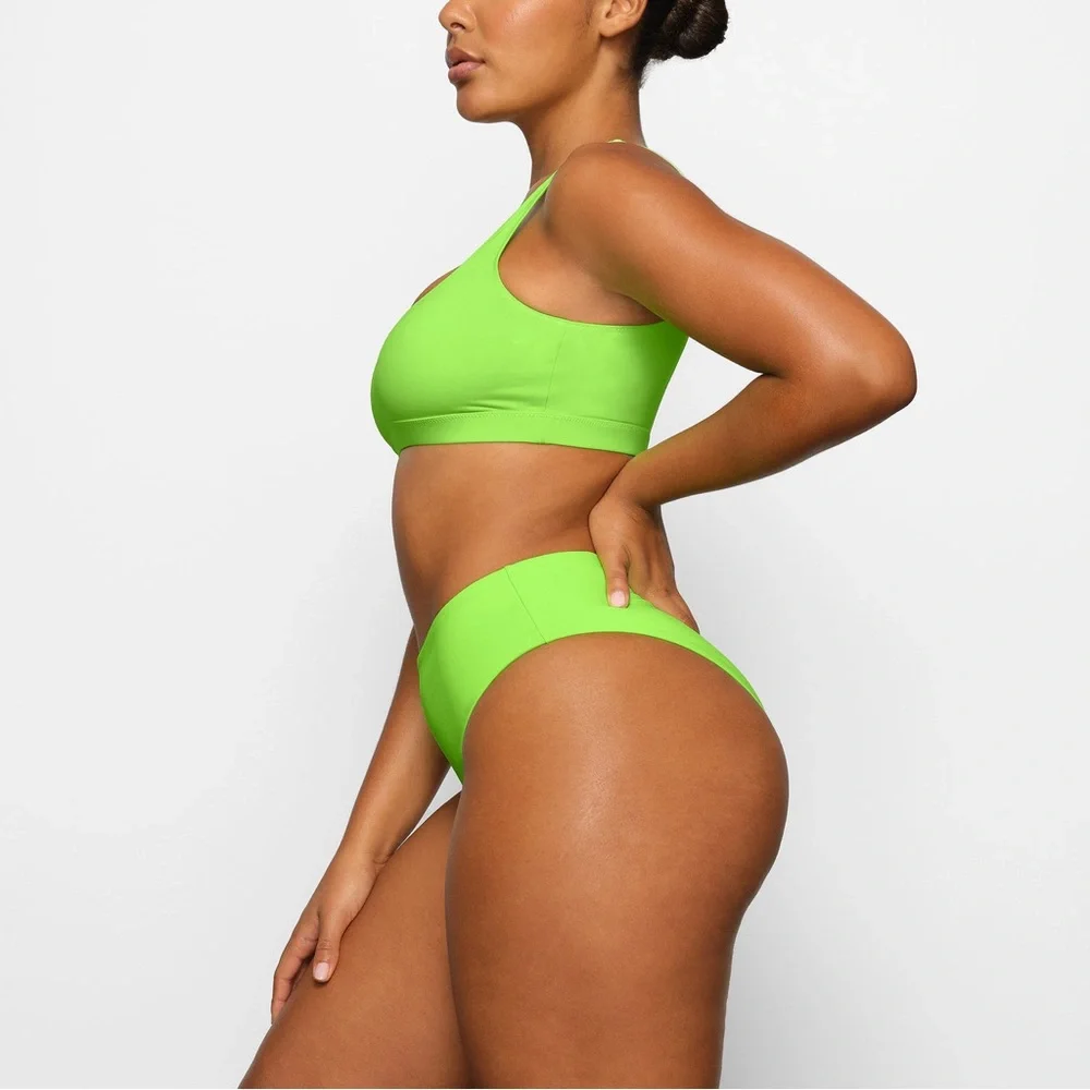 💚SKIMS SIGNATURE SWIM TANK BIKINI TOP IN NEON GREEN XXS M